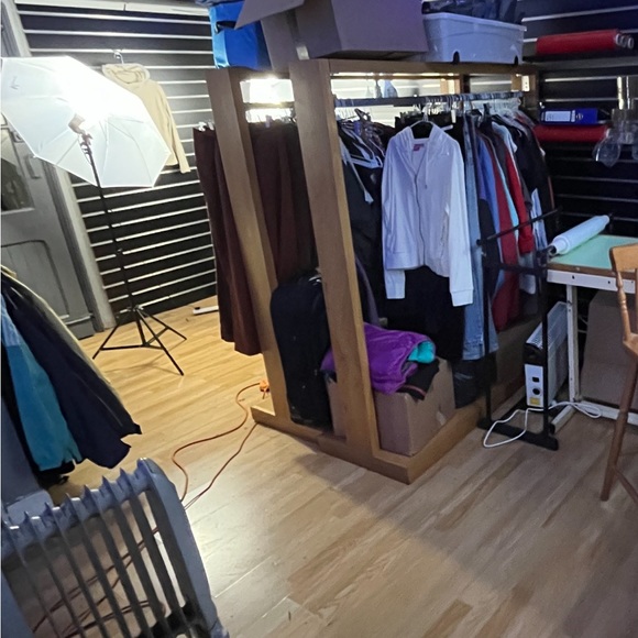 Meet your Posher, Miss Decades - Picture 2 of 9